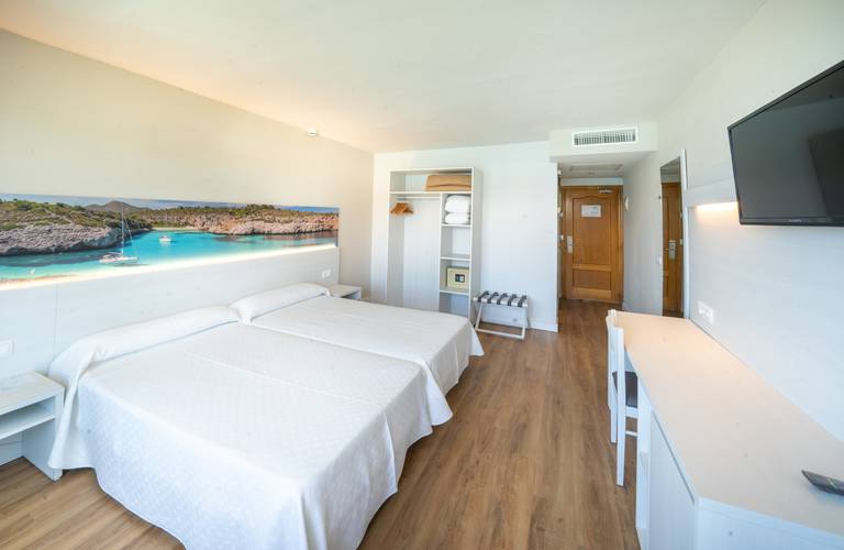 Skyroom Seramar Comodoro Beach Hotel Palmanova Skyroom Seramar Comodoro Beach Hotel Palmanova