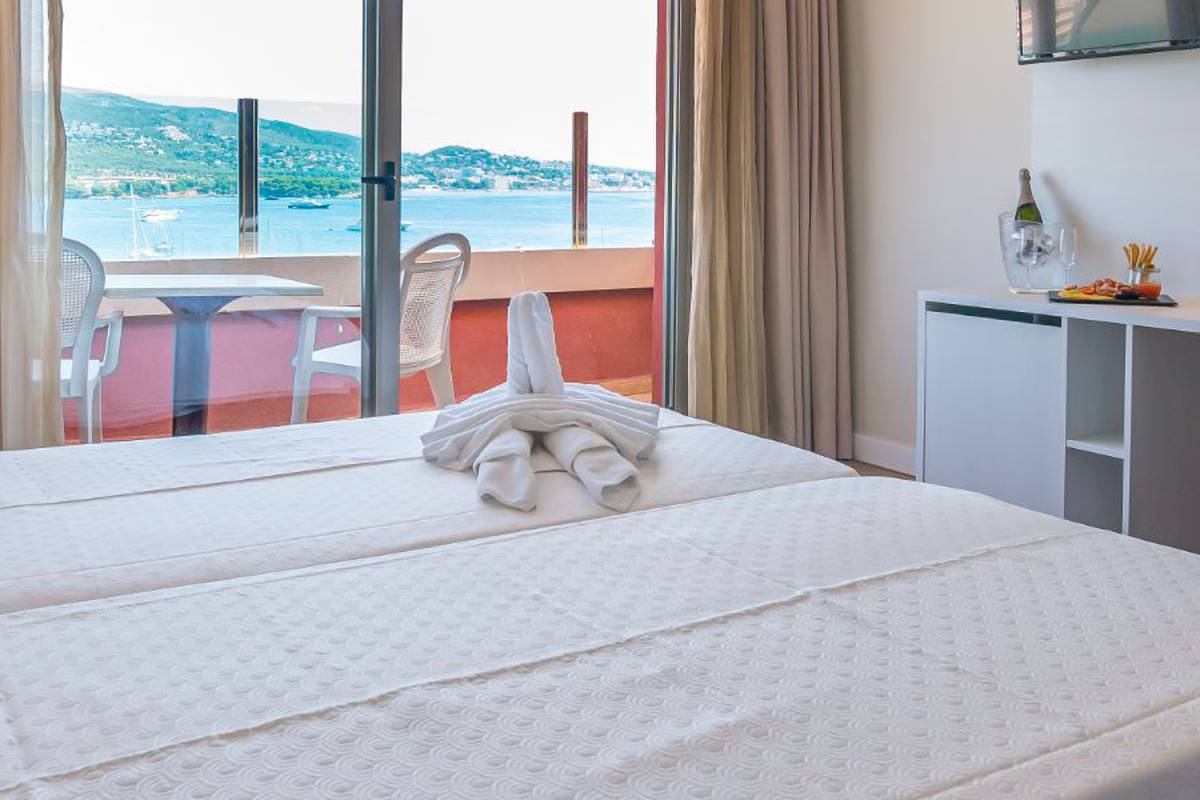 Skyroom terrace Seramar Comodoro Beach Hotel Palmanova Skyroom terrace Seramar Comodoro Beach Hotel Palmanova