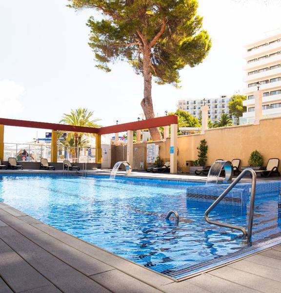 Piscine extérieure Hôtel Seramar Comodoro Plage Palmanova