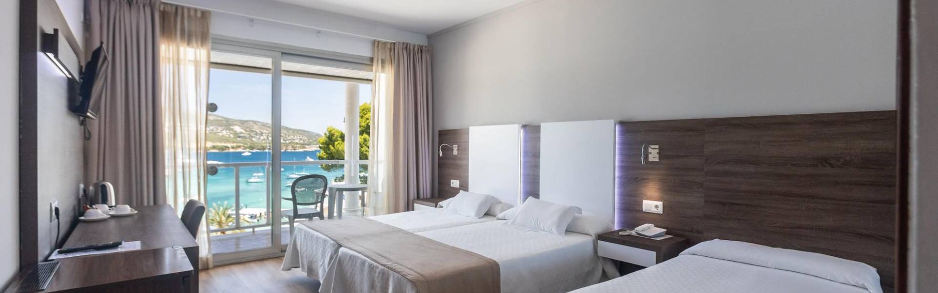 Chambre triple Hôtel Seramar Comodoro Plage Palmanova