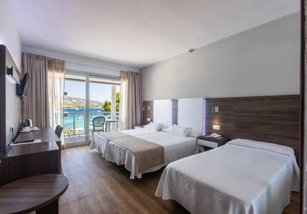 Triple room Seramar Comodoro Beach Hotel Palmanova Triple room Seramar Comodoro Beach Hotel Palmanova
