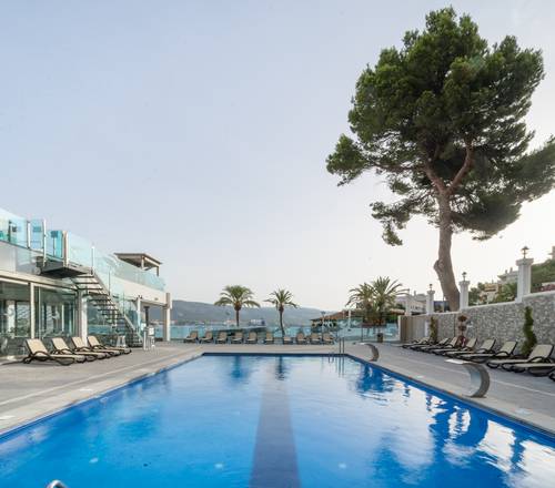 Outdoor swimming pool Seramar Comodoro Beach Hotel Palmanova