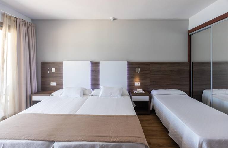 Triple vista mar Hotel Seramar Comodoro Playa Palmanova