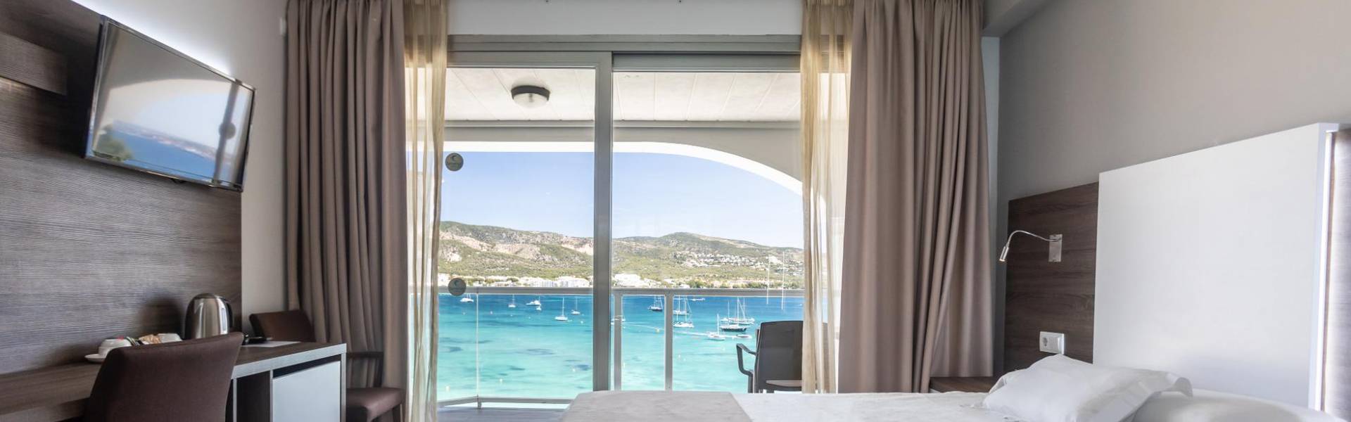 Double vue mer supreme Hôtel Seramar Comodoro Plage Palmanova