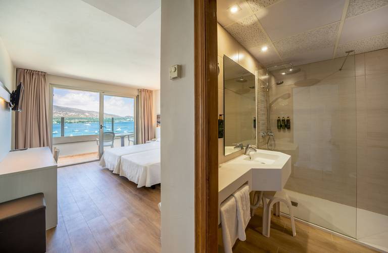 Skyroom Seramar Comodoro Beach Hotel Palmanova Skyroom Seramar Comodoro Beach Hotel Palmanova
