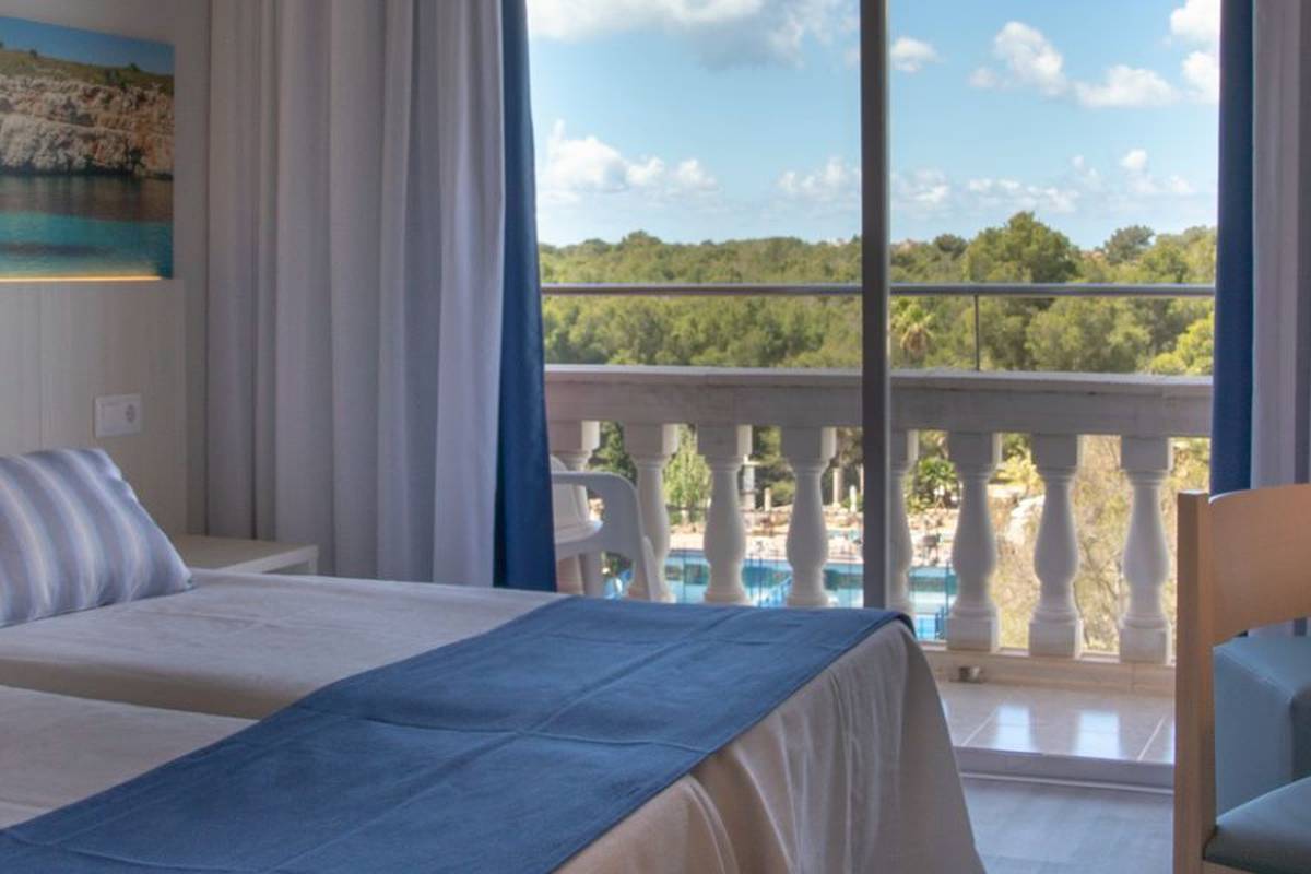 Doble vista piscina Hotel Seramar Luna Park Adults Only El Arenal Doble vista piscina Hotel Seramar Luna Park Adults Only El Arenal
