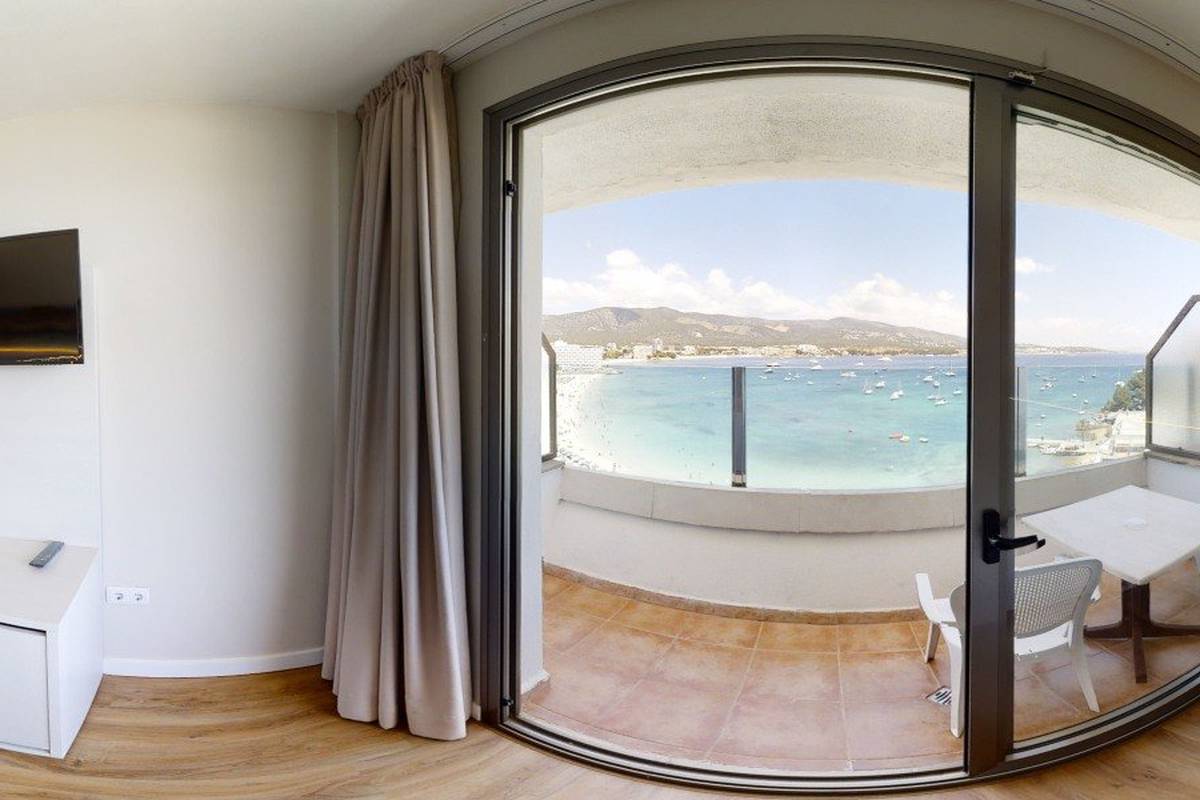 Skyroom Seramar Comodoro Beach Hotel Palmanova Skyroom Seramar Comodoro Beach Hotel Palmanova