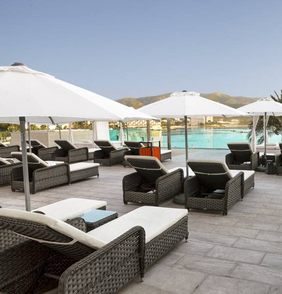 Terrasse solarium Hôtel Seramar Comodoro Plage Palmanova