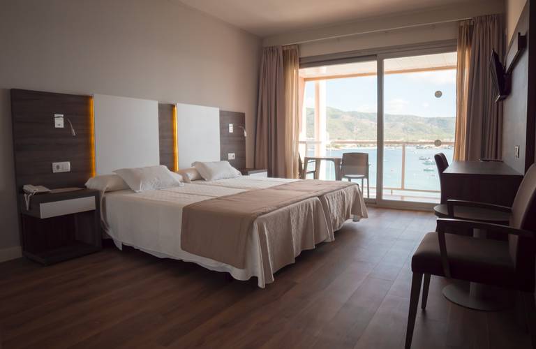 Family sea view Seramar Comodoro Beach Hotel Palmanova Family sea view Seramar Comodoro Beach Hotel Palmanova