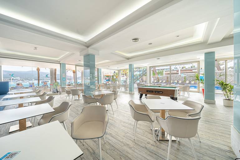 Bar cafetería Hotel Seramar Comodoro Playa Palmanova