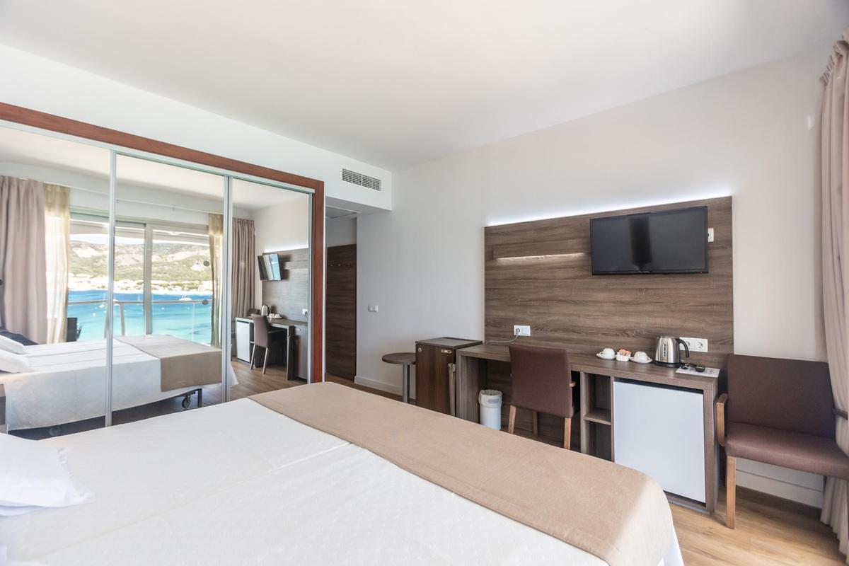 Double Sea View Supreme Seramar Comodoro Beach Hotel Palmanova Double Sea View Supreme Seramar Comodoro Beach Hotel Palmanova
